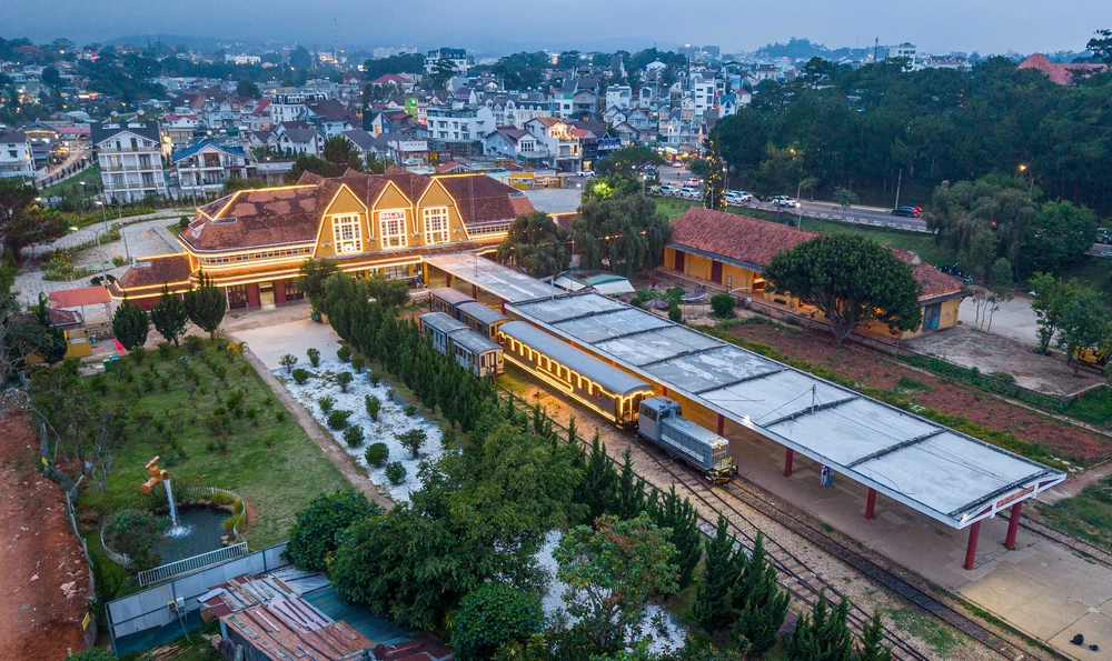 “Đà Lạt đêm say” – hành trình trải nghiệm âm nhạc và cảnh sắc phố núi - Ảnh 8. “Đà Lạt đêm say” – hành trình trải nghiệm âm nhạc và cảnh sắc phố núi - Ảnh 8.
