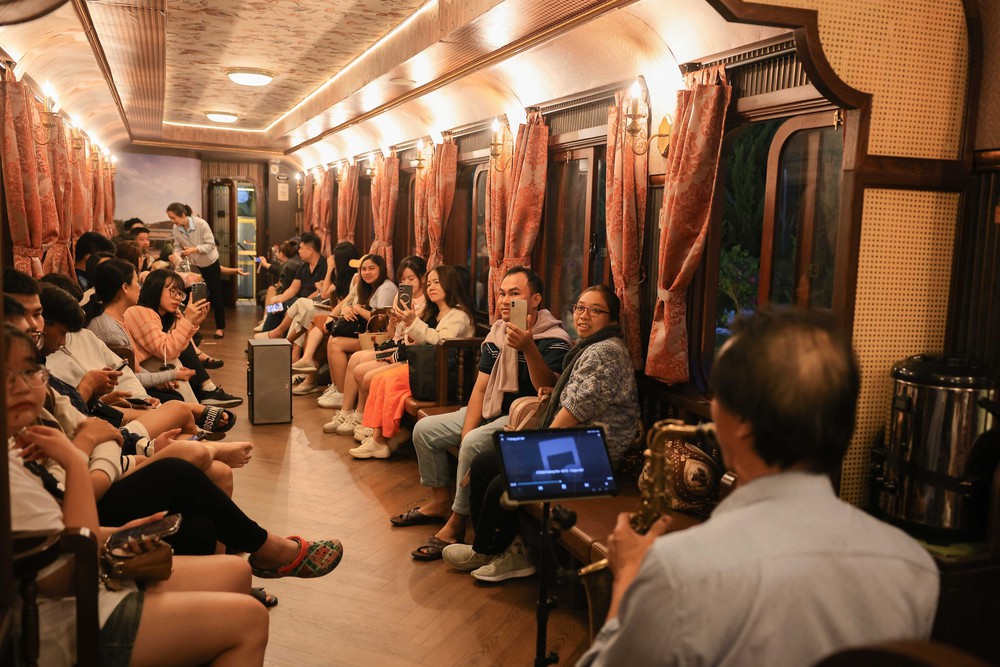“Đà Lạt đêm say” – hành trình trải nghiệm âm nhạc và cảnh sắc phố núi - Ảnh 3. “Đà Lạt đêm say” – hành trình trải nghiệm âm nhạc và cảnh sắc phố núi - Ảnh 3.
