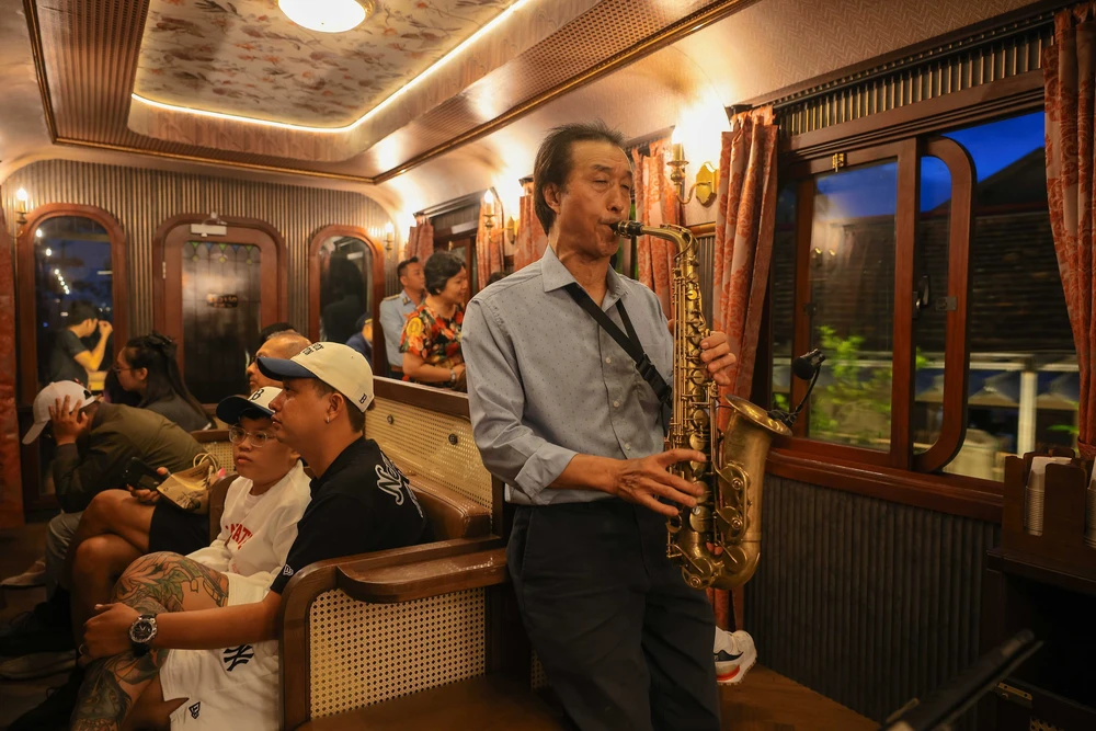 “Đà Lạt đêm say” – hành trình trải nghiệm âm nhạc và cảnh sắc phố núi - Ảnh 2. “Đà Lạt đêm say” – hành trình trải nghiệm âm nhạc và cảnh sắc phố núi - Ảnh 2.