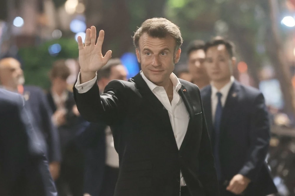 Tổng thống Pháp Emmanuel Macron và Phu nhân dạo phố cổ Hà Nội - Ảnh 3.