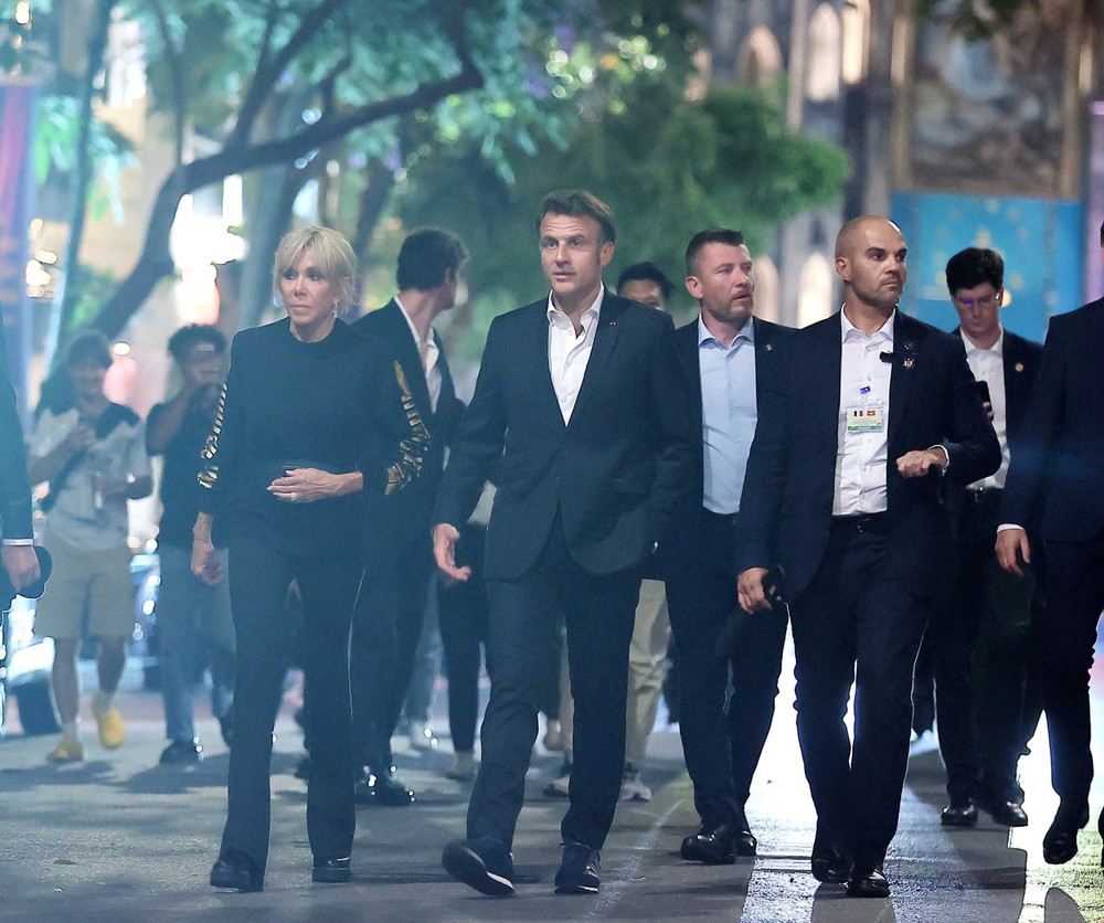 Tổng thống Pháp Emmanuel Macron và Phu nhân dạo phố cổ Hà Nội - Ảnh 3.
