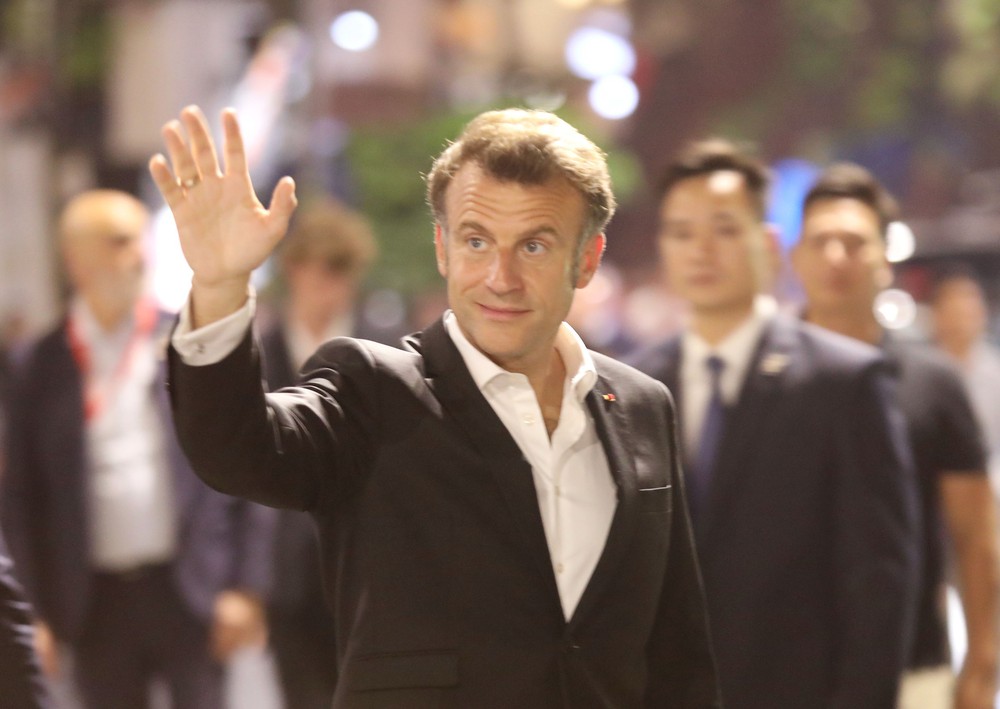 Tổng thống Pháp Emmanuel Macron và Phu nhân dạo phố cổ Hà Nội - Ảnh 4.