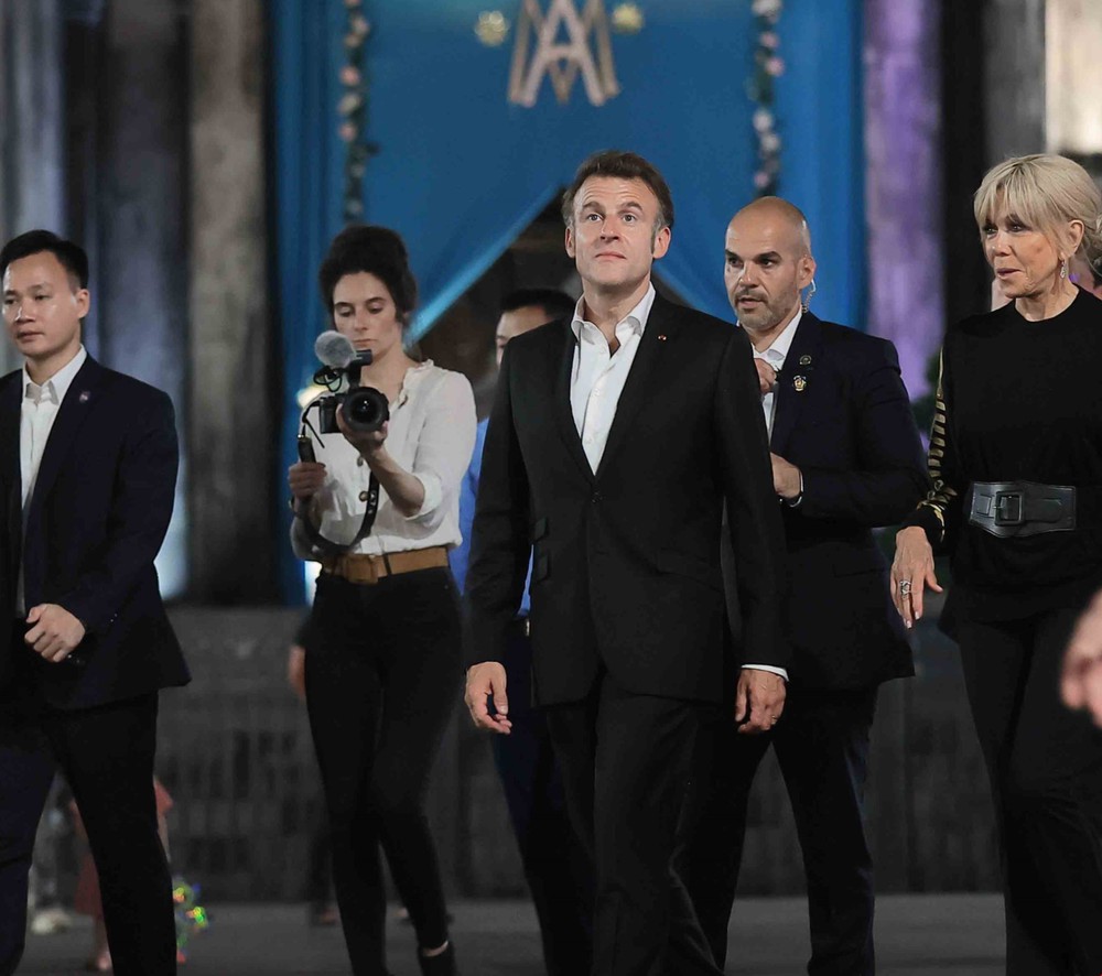 Tổng thống Pháp Emmanuel Macron và Phu nhân dạo phố cổ Hà Nội - Ảnh 14.
