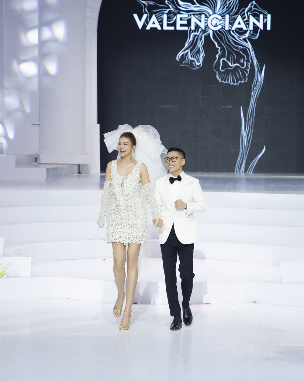 Thanh Hằng biến hóa ấn tượng làm vedette 2 show trong 1 đêm - Ảnh 4.