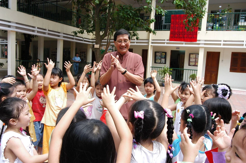 Hôm nay, trao Giải thưởng Thiếu nhi Dế Mèn 2025: Phạm Tuyên - &quot;Cánh én lấp lánh đầy nhạc và thơ&quot; - Ảnh 2.