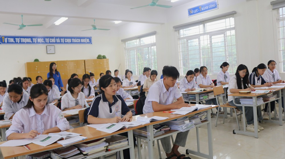 Chuẩn bị kỹ lưỡng cho kỳ thi tốt nghiệp Trung học Phổ thông 2025 với nhiều điểm mới - Ảnh 1.
