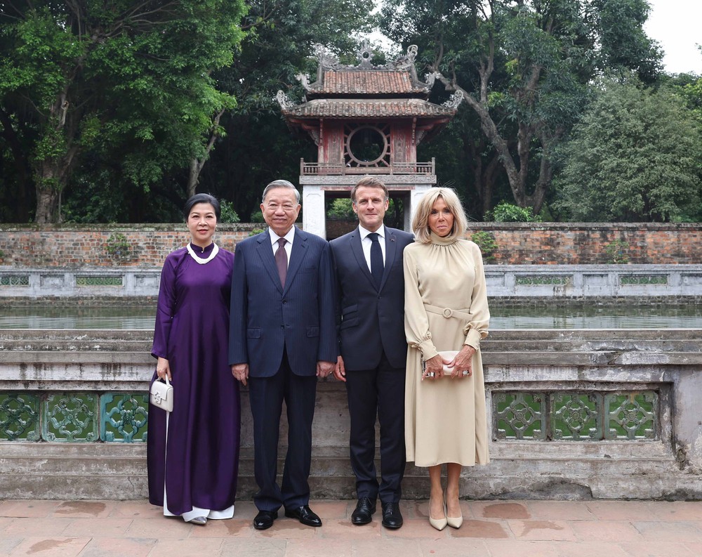 Tổng thống Pháp Emmanuel Macron và Phu nhân kết thúc chuyến thăm cấp Nhà nước tới Việt Nam - Ảnh 2.
