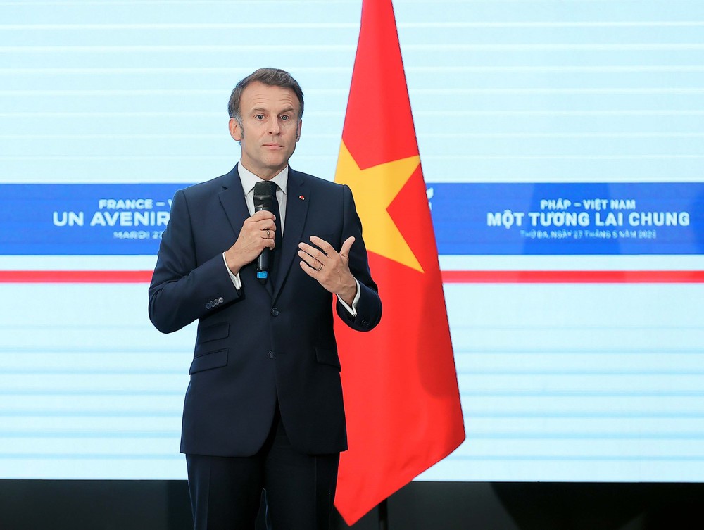 Tổng thống Pháp và Phu nhân thăm Trường Đại học Khoa học và Công nghệ Hà Nội - Ảnh 2.
