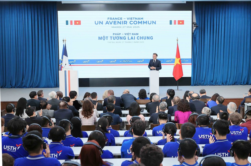 Tổng thống Pháp và Phu nhân thăm Trường Đại học Khoa học và Công nghệ Hà Nội - Ảnh 3.