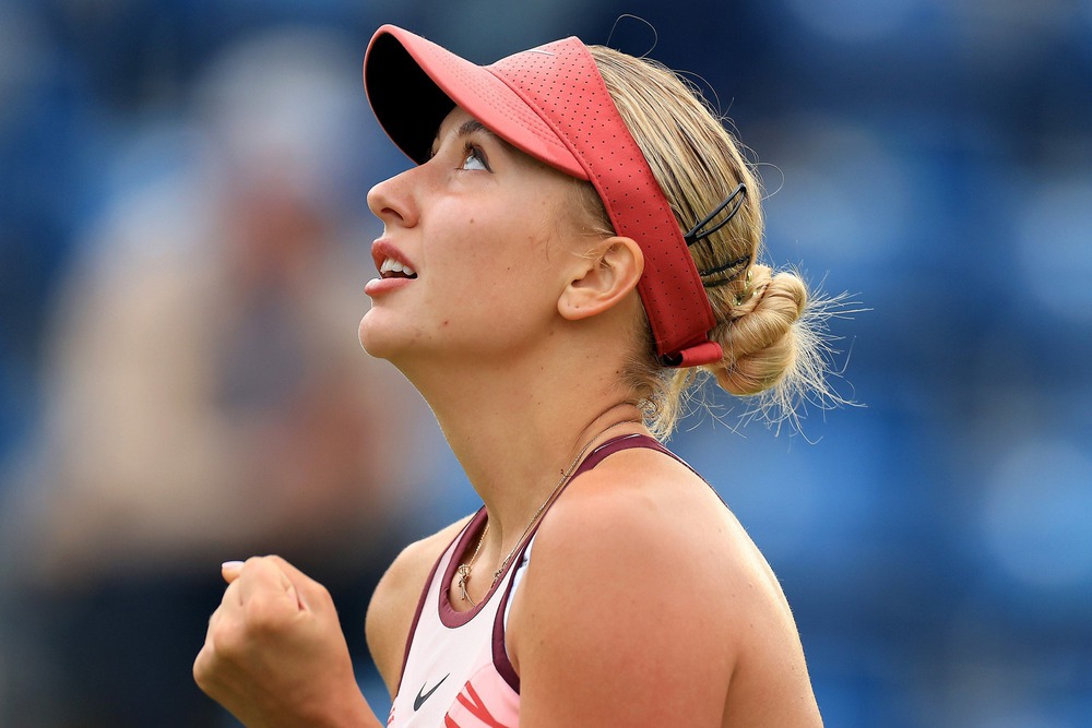 Vẻ quyến rũ khó cưỡng của tay vợt Nga được ví với Maria Sharapova - Ảnh 3.