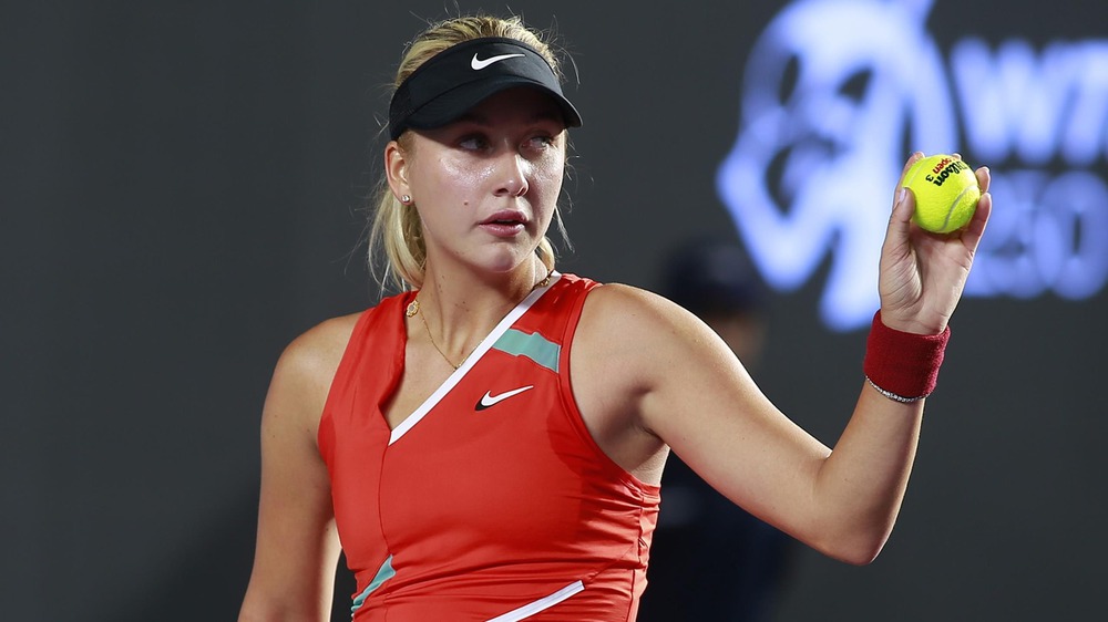 Vẻ quyến rũ khó cưỡng của tay vợt Nga được ví với Maria Sharapova - Ảnh 10.