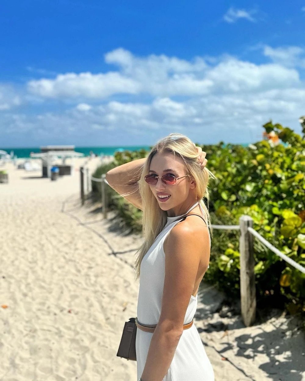 Vẻ quyến rũ khó cưỡng của tay vợt Nga được ví với Maria Sharapova - Ảnh 4.