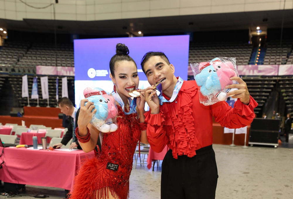 Cặp đôi dancesport Việt Nam giành HCV tại World Masters Games ở Đài Loan - Ảnh 1.