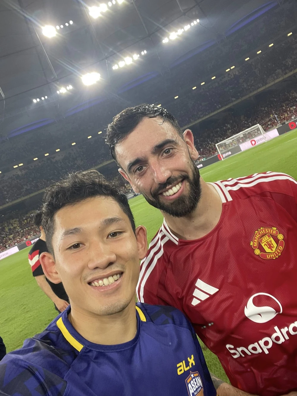 Tin nóng bóng đá Việt hôm nay 29/5: HLV Kim Sang Sik hạnh phúc khi thắng MU; Hai Long đổi áo với Bruno Fernandes - Ảnh 2.