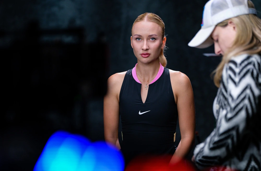 Vẻ quyến rũ khó cưỡng của tay vợt Nga được ví với Maria Sharapova - Ảnh 9.