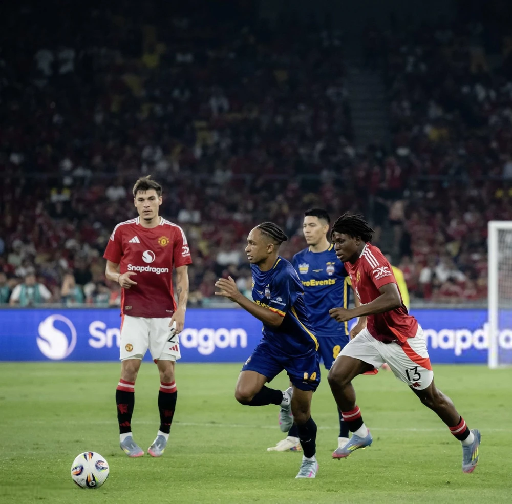 TRỰC TIẾP bóng đá ASEAN All-Stars vs MU: Hai Long gây ấn tượng trước dàn sao MU (H1 KT, 0-0) - Ảnh 2.