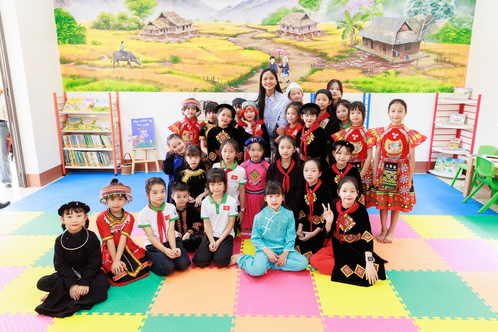 H’Hen Niê khánh thành 02 thư viện thân thiện tại Bắc Kạn - Ảnh 4.