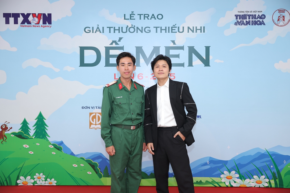Những &quot;khoảnh khắc vàng&quot; của Lễ trao Giải thưởng Thiếu nhi Dế Mèn lần 6 - 2025 - Ảnh 3.