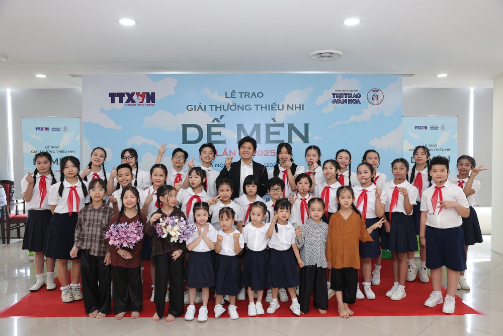 Những &quot;khoảnh khắc vàng&quot; của Lễ trao Giải thưởng Thiếu nhi Dế Mèn lần 6 - 2025 - Ảnh 2.