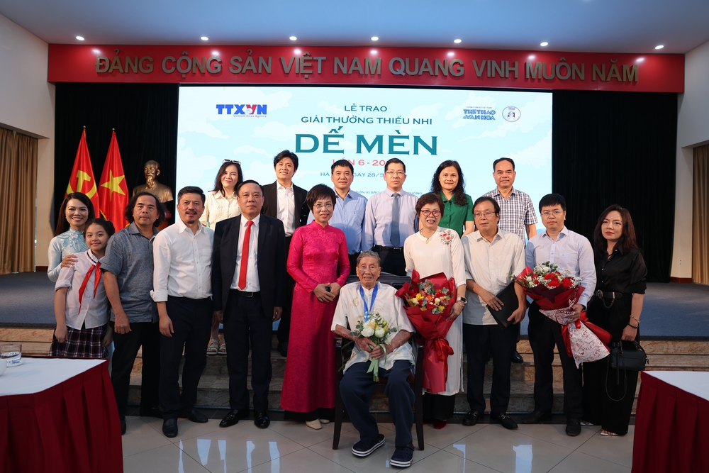 Những &quot;khoảnh khắc vàng&quot; của Lễ trao Giải thưởng Thiếu nhi Dế Mèn lần 6 - 2025 - Ảnh 19.