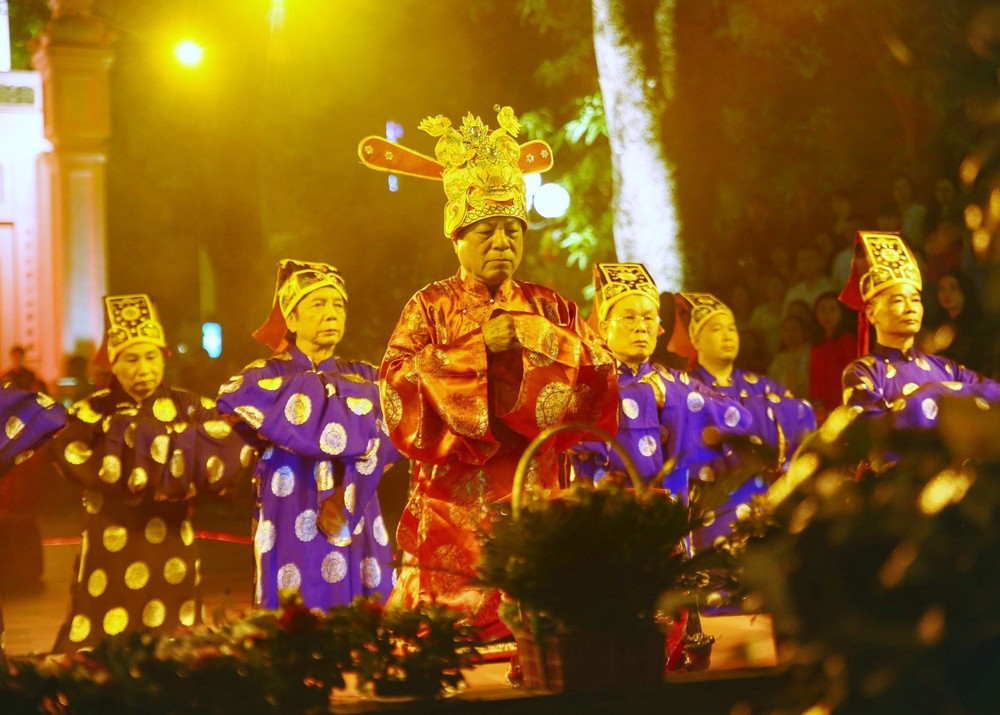 Ra mắt tour đêm “Tiếng chuông Trấn Vũ” - Ảnh 2. Ra mắt tour đêm “Tiếng chuông Trấn Vũ” - Ảnh 2.