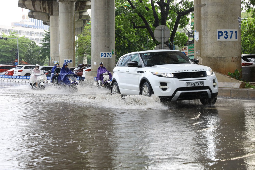 Thời tiết ngày 29/5: Dông và mưa lớn cục bộ tại Hà Nội - Ảnh 1.