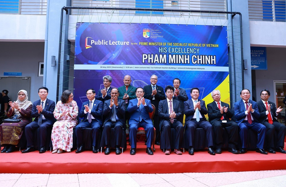 Thủ tướng Phạm Minh Chính đối thoại với sinh viên Trường Đại học Quốc gia Malaysia - Ảnh 8.