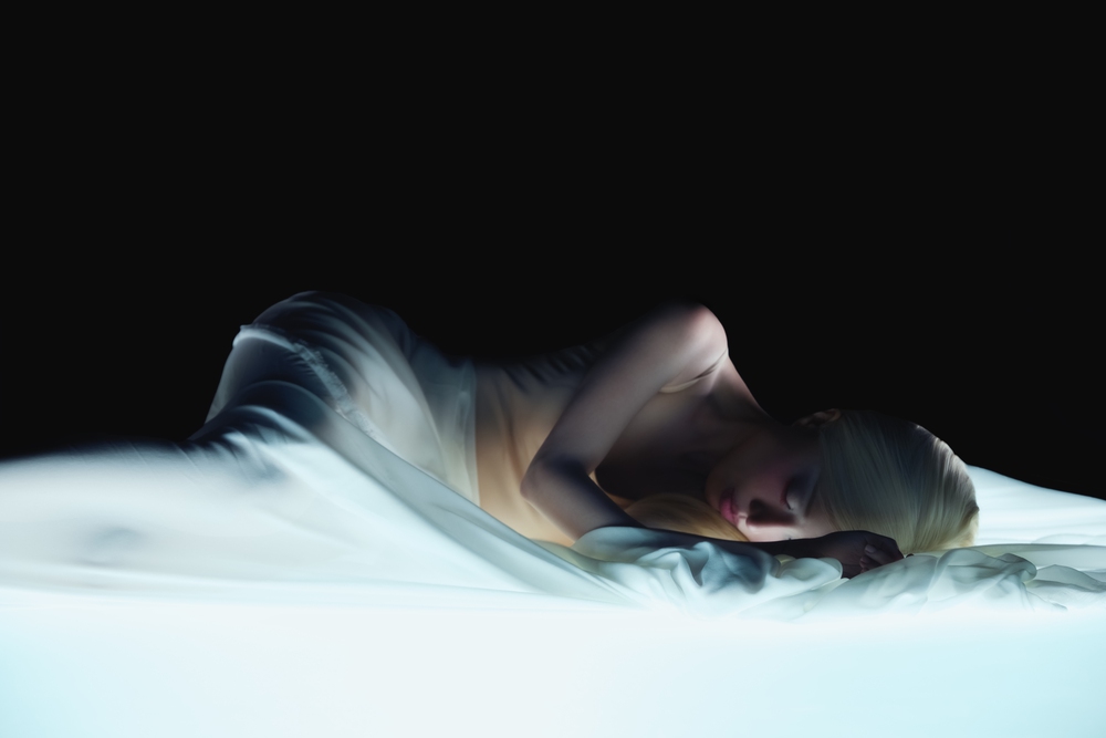 Phùng Khánh Linh chính thức ra mắt single &quot;Khóc Blóck&quot; - Ảnh 2.