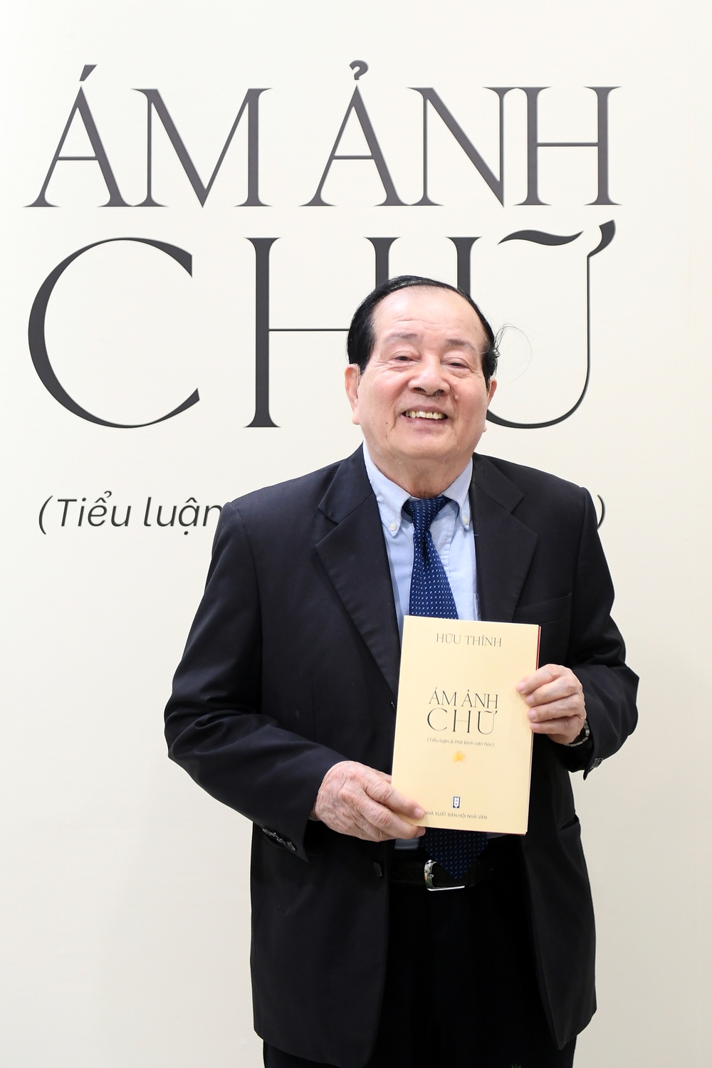 Nhà thơ Hữu Thỉnh ra mắt sách phê bình văn học ở tuổi 84 - Ảnh 1.