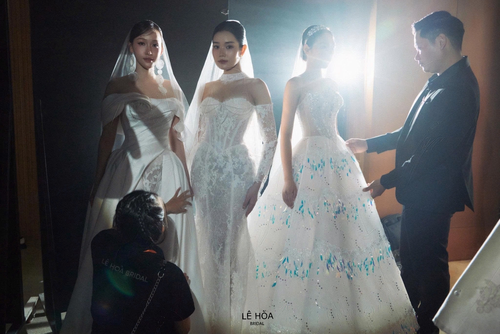Lê Hoàng Phương làm vedette cho NTK Lê Hòa - Ảnh 6.