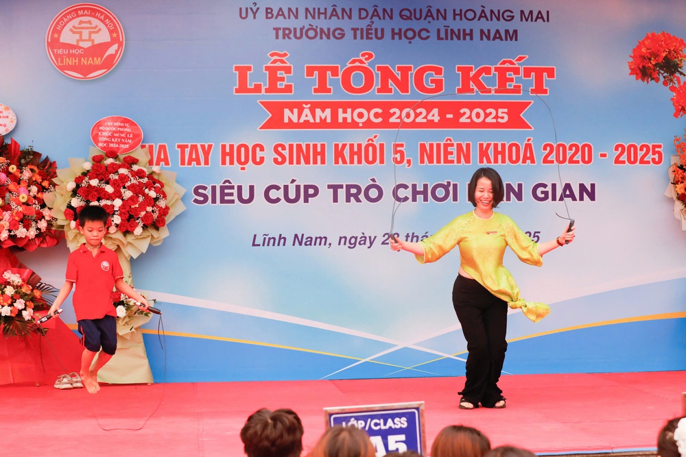 Hiệu trưởng, nhà thơ, Phụ huynh và Học Sinh cùng lan tỏa Trò chơi dân gian trong học đường - Ảnh 4.