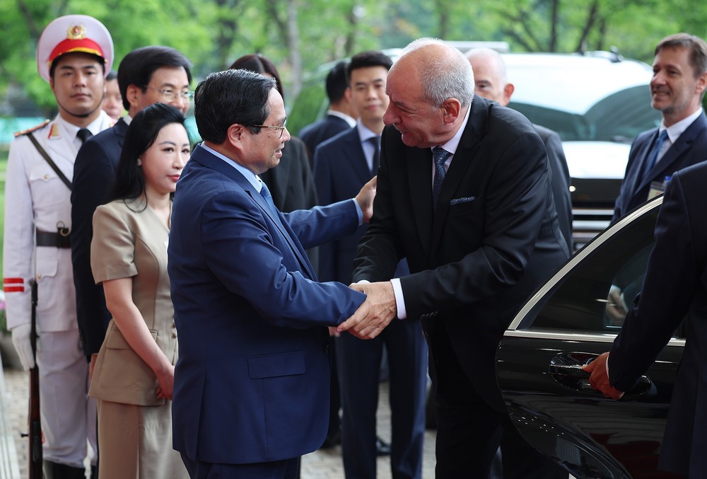Thủ tướng Phạm Minh Chính hội kiến Tổng thống Hungary Sulyok Tamas - Ảnh 1.