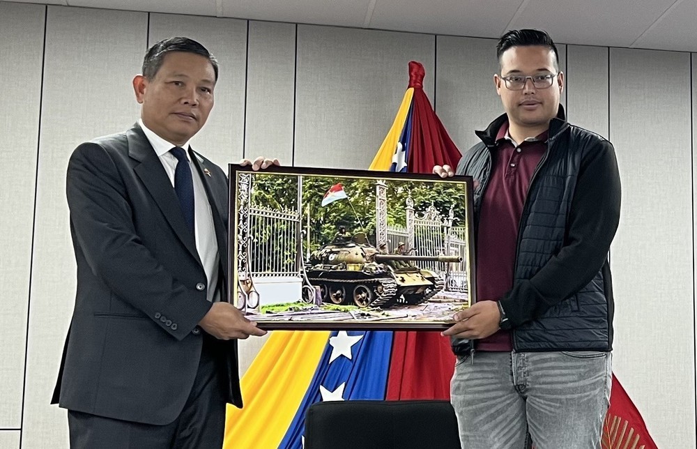 50 năm Thống nhất đất nước: Venezuela kêu gọi thế hệ trẻ noi gương Việt Nam - Ảnh 3. 50 năm Thống nhất đất nước: Venezuela kêu gọi thế hệ trẻ noi gương Việt Nam - Ảnh 3.