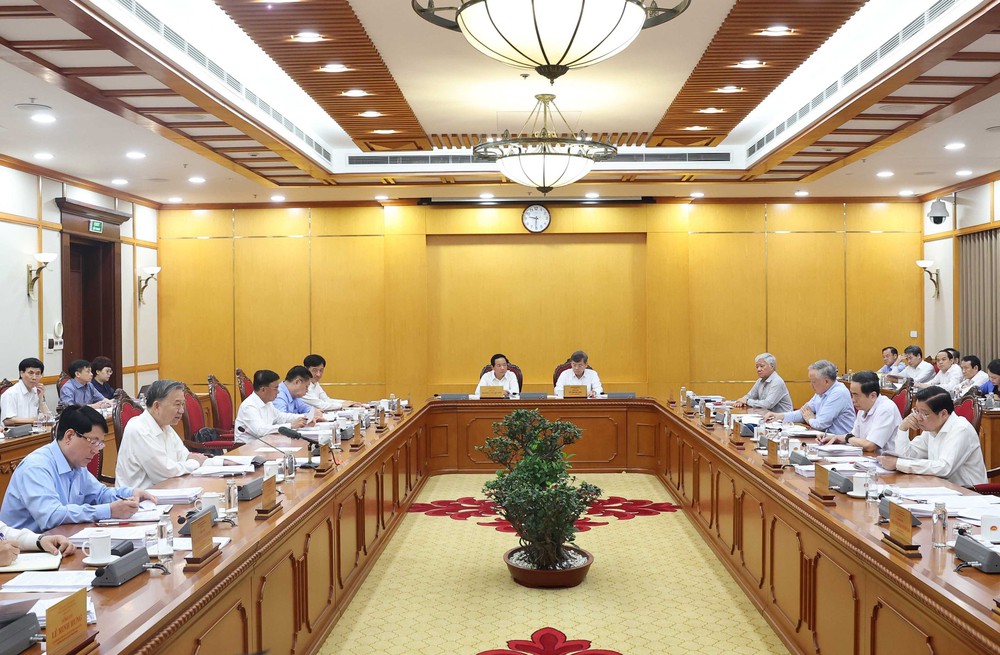 Tổng Bí thư Tô Lâm chủ trì cuộc họp cho ý kiến về tiến độ sắp xếp tổ chức bộ máy và đơn vị hành chính các cấp - Ảnh 2. Tổng Bí thư Tô Lâm chủ trì cuộc họp cho ý kiến về tiến độ sắp xếp tổ chức bộ máy và đơn vị hành chính các cấp - Ảnh 2.