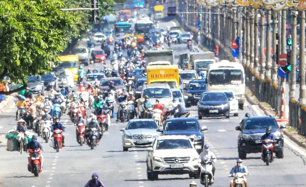 Khu vực Trung Bộ nắng nóng gay gắt, Tây Nguyên và Nam Bộ mưa dông - Ảnh 1. Khu vực Trung Bộ nắng nóng gay gắt, Tây Nguyên và Nam Bộ mưa dông - Ảnh 1.