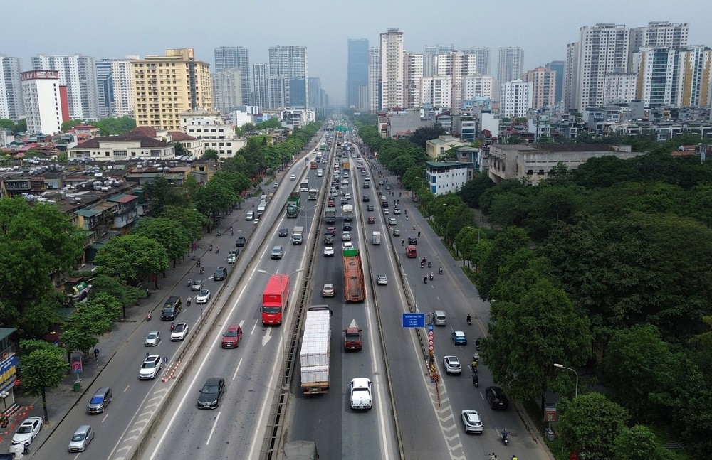 Người dân ùn ùn trở lại Thủ đô cuối kỳ nghỉ lễ 30/4 - 1/5 - Ảnh 3. Người dân ùn ùn trở lại Thủ đô cuối kỳ nghỉ lễ 30/4 - 1/5 - Ảnh 3.