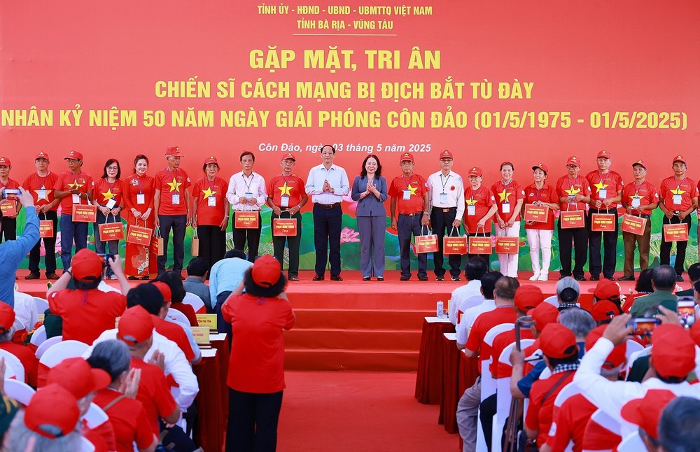 Thủ tướng Phạm Minh Chính: Cựu tù chính trị luôn giữ trong tim ngọn lửa cách mạng sáng ngời - Ảnh 4. Thủ tướng Phạm Minh Chính: Cựu tù chính trị luôn giữ trong tim ngọn lửa cách mạng sáng ngời - Ảnh 4.