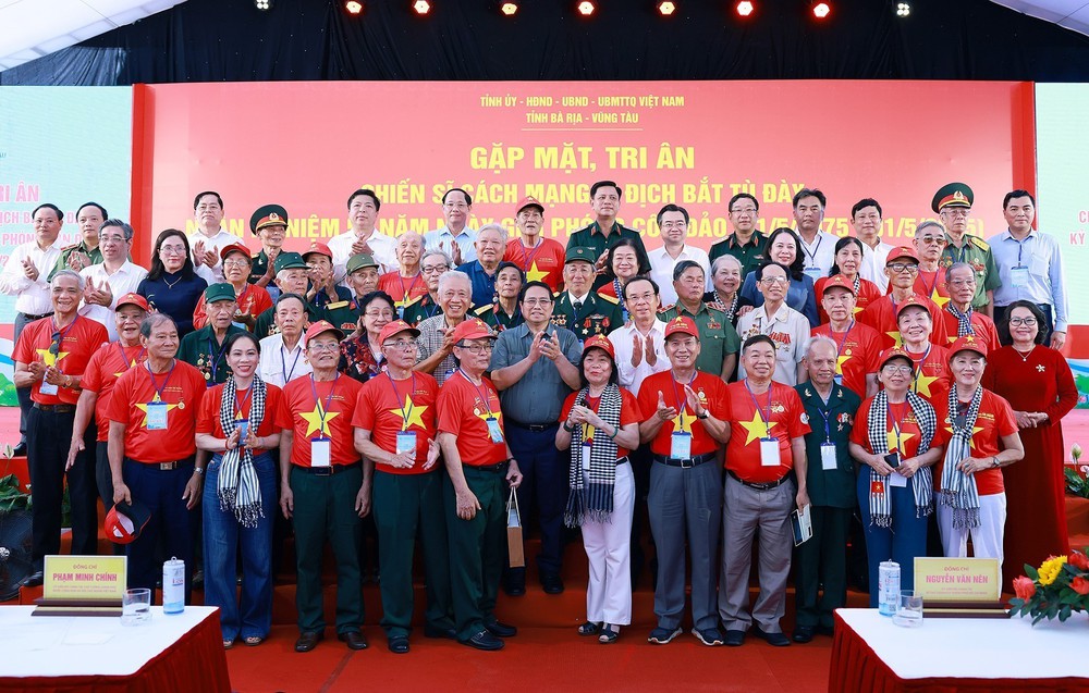 Thủ tướng Phạm Minh Chính: Cựu tù chính trị luôn giữ trong tim ngọn lửa cách mạng sáng ngời - Ảnh 7. Thủ tướng Phạm Minh Chính: Cựu tù chính trị luôn giữ trong tim ngọn lửa cách mạng sáng ngời - Ảnh 7.