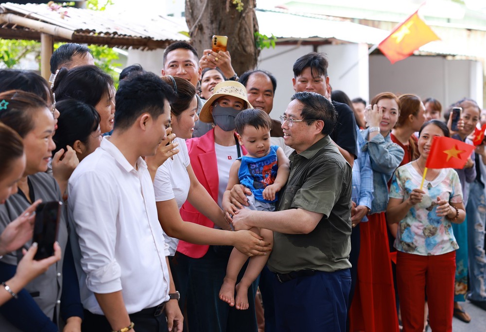 Thủ tướng Phạm Minh Chính thăm gia đình chính sách huyện Côn Đảo - Ảnh 10. Thủ tướng Phạm Minh Chính thăm gia đình chính sách huyện Côn Đảo - Ảnh 10.