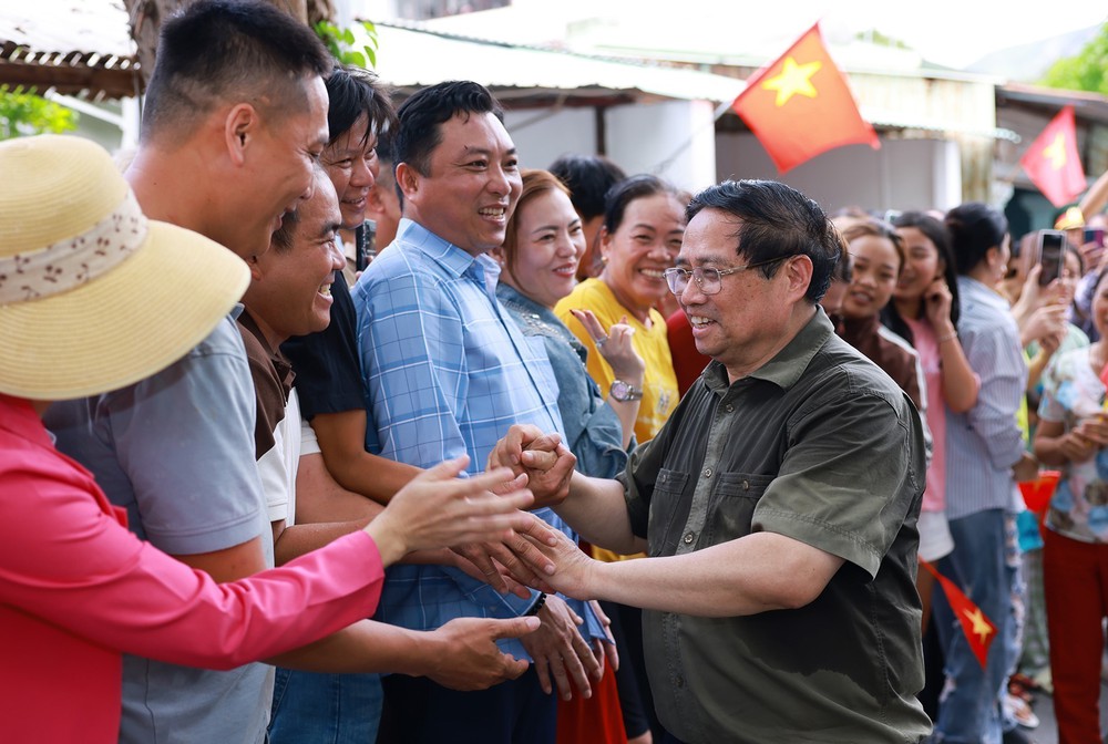 Thủ tướng Phạm Minh Chính thăm gia đình chính sách huyện Côn Đảo - Ảnh 13. Thủ tướng Phạm Minh Chính thăm gia đình chính sách huyện Côn Đảo - Ảnh 13.