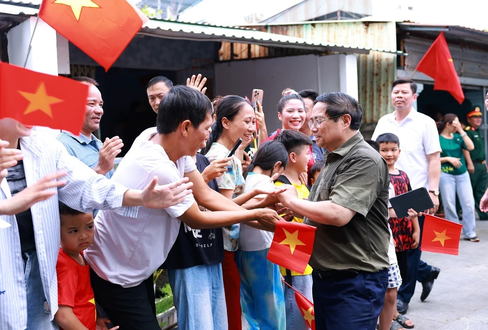 Thủ tướng Phạm Minh Chính thăm gia đình chính sách huyện Côn Đảo - Ảnh 11. Thủ tướng Phạm Minh Chính thăm gia đình chính sách huyện Côn Đảo - Ảnh 11.