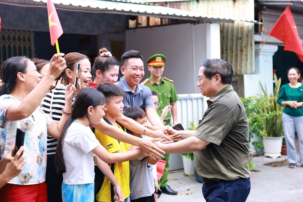 Thủ tướng Phạm Minh Chính thăm gia đình chính sách huyện Côn Đảo - Ảnh 12. Thủ tướng Phạm Minh Chính thăm gia đình chính sách huyện Côn Đảo - Ảnh 12.