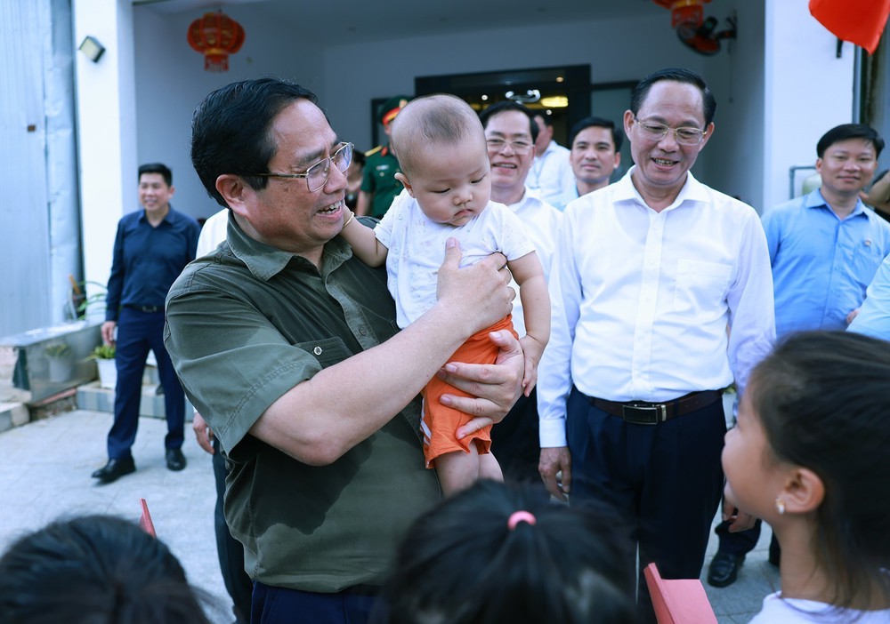 Thủ tướng Phạm Minh Chính thăm gia đình chính sách huyện Côn Đảo - Ảnh 8. Thủ tướng Phạm Minh Chính thăm gia đình chính sách huyện Côn Đảo - Ảnh 8.
