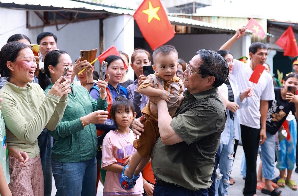 Thủ tướng Phạm Minh Chính thăm gia đình chính sách huyện Côn Đảo - Ảnh 9. Thủ tướng Phạm Minh Chính thăm gia đình chính sách huyện Côn Đảo - Ảnh 9.