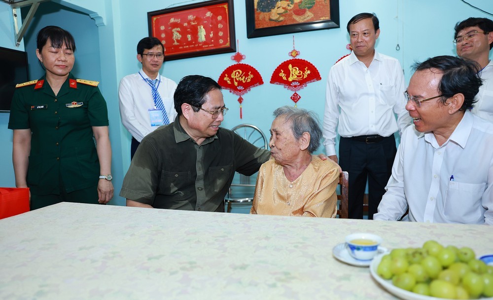 Thủ tướng Phạm Minh Chính thăm gia đình chính sách huyện Côn Đảo - Ảnh 5. Thủ tướng Phạm Minh Chính thăm gia đình chính sách huyện Côn Đảo - Ảnh 5.