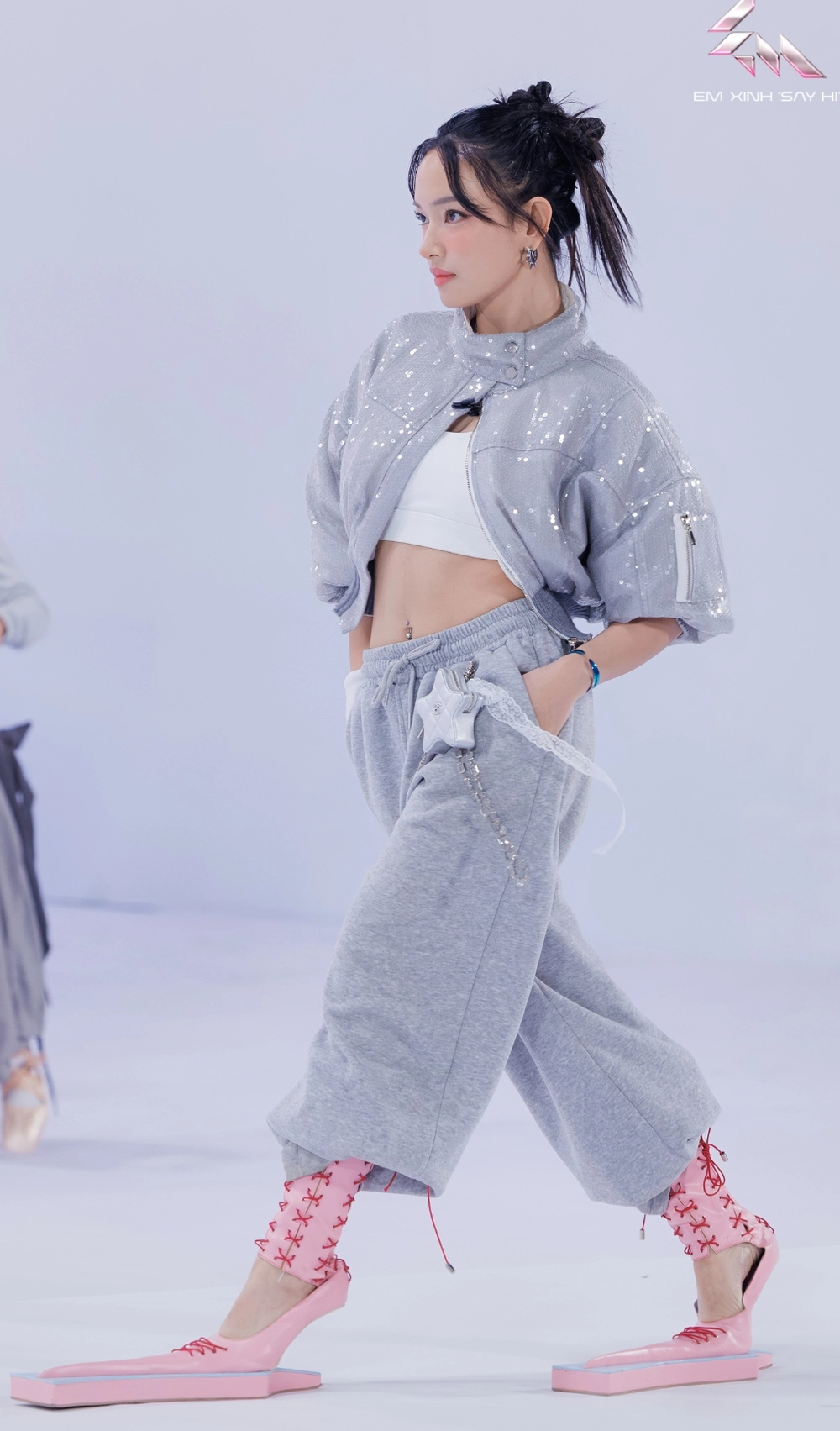 'Em xinh say hi' hé lộ loạt thử thách 'khó đỡ', Han Sara nhận 'trái đắng' từ Miu Lê - Ảnh 2.