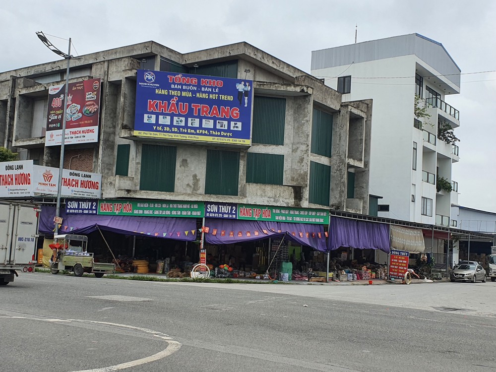 Tiểu thương chợ Thổ Tang sầm uất bậc nhất miền Bắc trở lại buôn bán - Ảnh 1.
