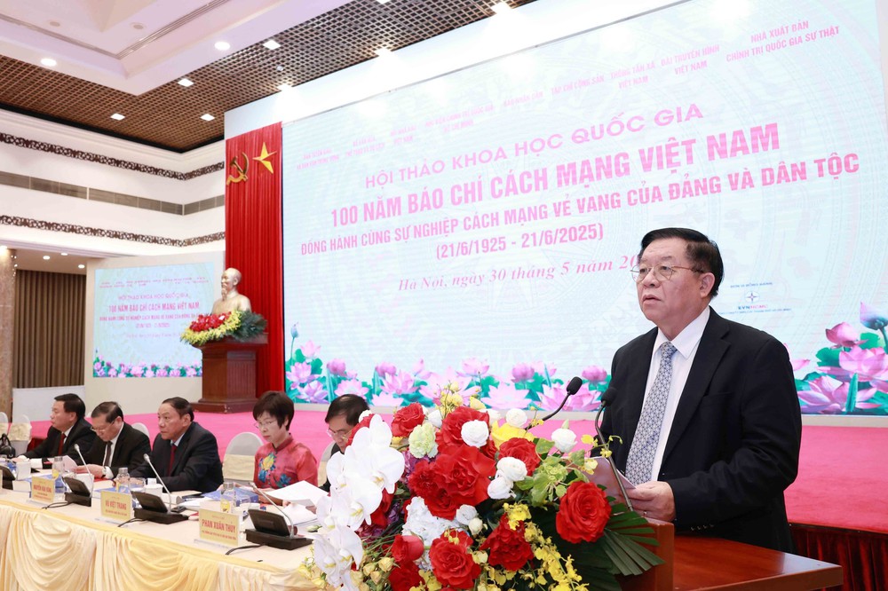 vnapotalhoithao100nambaochicachmangvietnamdonghanhcungsunghiepcachmangvevangcuadangvadantoc8064694-17486087876701234563034.jpg
