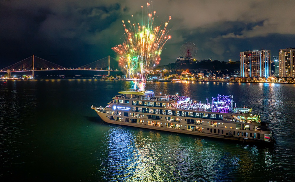 Chương trình âm nhạc &quot;Love in the Bay&quot; nhận Kỷ lục Việt Nam - Ảnh 3.