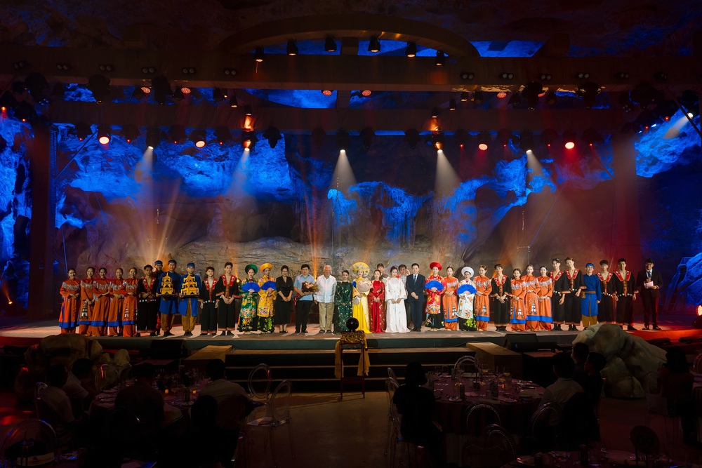Ra mắt show diễn nghệ thuật thực cảnh trong hang động tại Quảng Ninh - Ảnh 3.